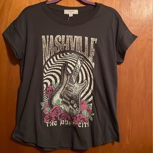 Nashville Women’s graphic tee 🆕